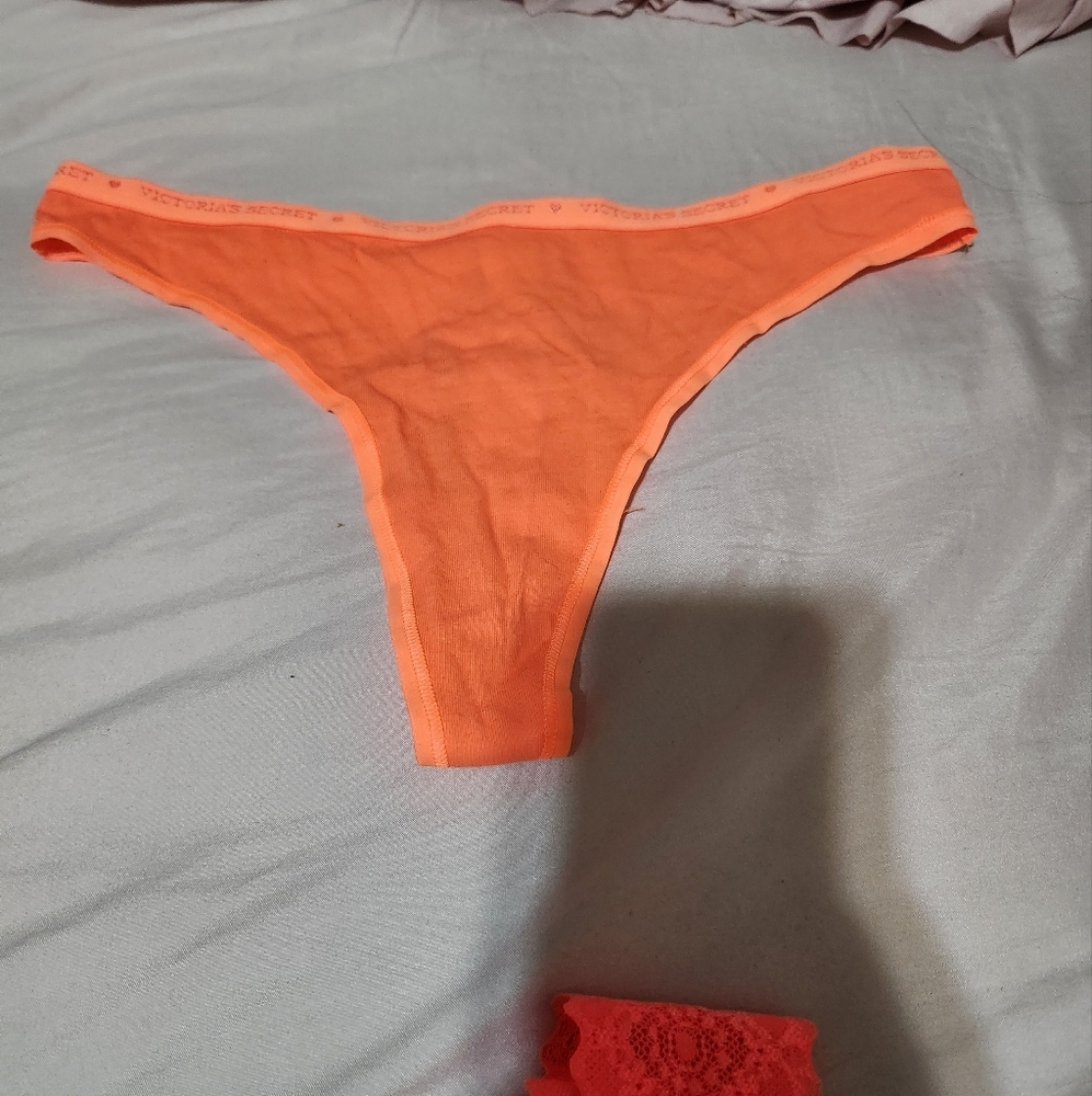Victoria Secret Thong - New